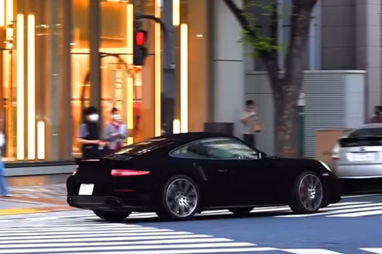 Chiếc Porsche đen nhất thế giới
