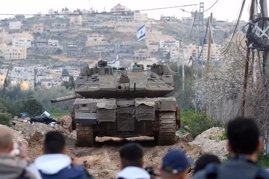 Israel điều xe tăng vào Bờ Tây lần đầu tiên sau hơn 20 năm