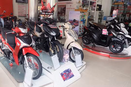 Doanh số lao dốc, xe máy Honda đua nhau giảm giá tại đại lý