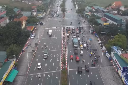 Hà Nội tắt đèn đỏ, đóng ngã tư Trần Hữu Dực - Nguyễn Văn Giáp để giảm ùn tắc