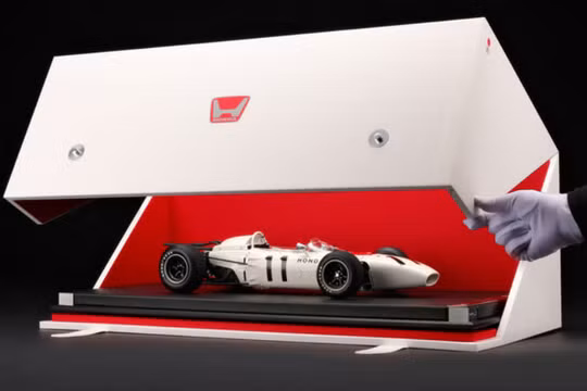 Mô hình xe đua Honda F1 có giá đắt hơn cả xe thật