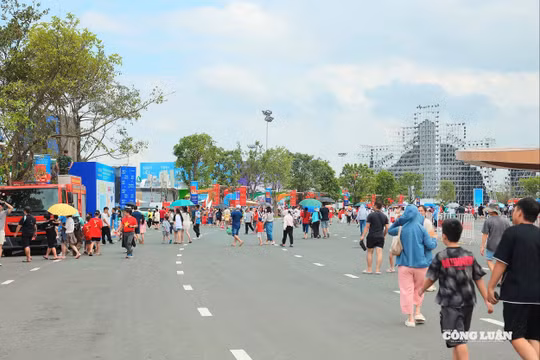 Hà Nội: Kéo dài Triển lãm thành tựu kinh tế xã hội, người dân đi lại thế nào?
