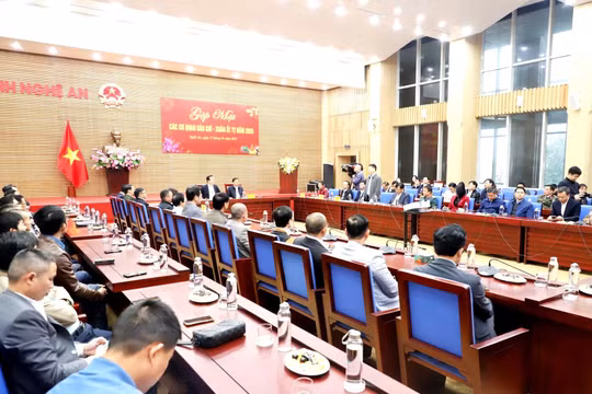 Thường trực Tỉnh ủy Nghệ An gặp mặt báo chí mừng Xuân Ất Tỵ 2025