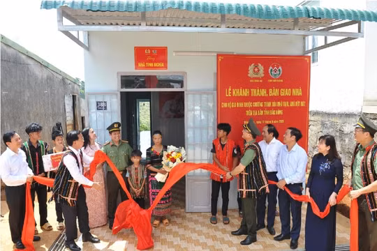 Bộ Công an phối hợp với tỉnh Đắk Nông xóa nhà tạm, nhà dột nát