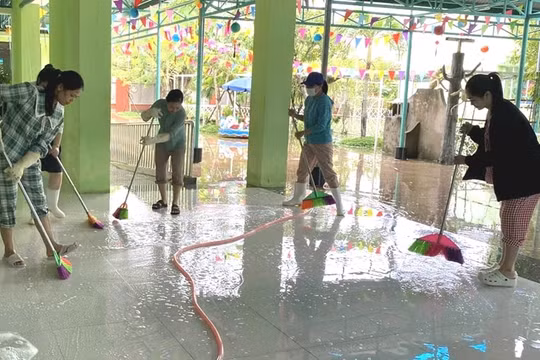 Từ 31/10, nhiều trường học tại Huế và Đà Nẵng tổ chức dạy học trở lại sau mưa lũ
