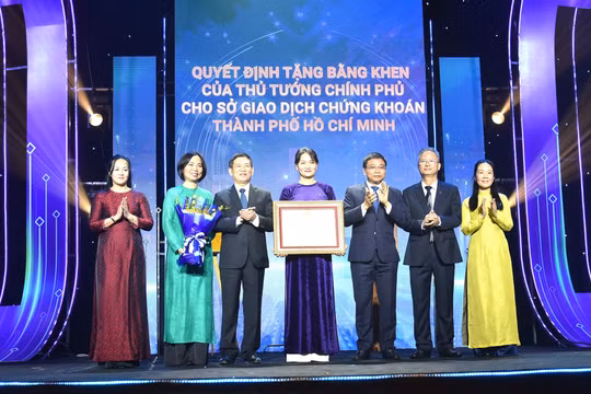Phó Thủ tướng Hồ Đức Phớc dự Lễ kỷ niệm 25 năm thị trường chứng khoán Việt Nam