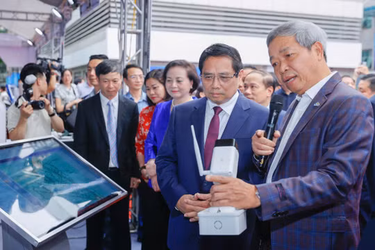 Thủ tướng Phạm Minh Chính ấn tượng với hệ sinh thái C.OpenAI
