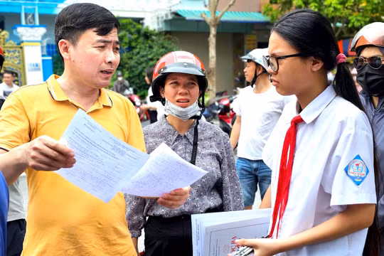 Thí sinh Thanh Hoá cười rạng rỡ kết thúc môn thi cuối cùng