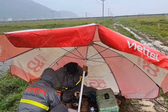 Viettel ứng cứu thành công tín hiệu viễn thông tại các xã chịu ảnh hưởng của bão Bualoi