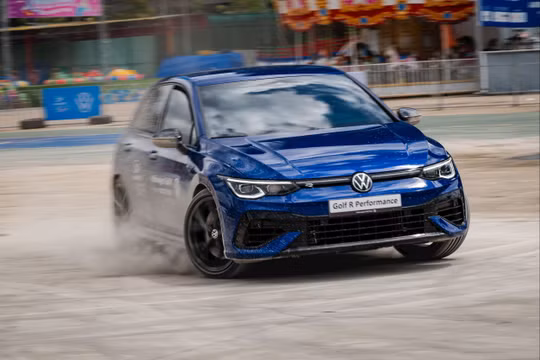 Chi tiết hatchback hiệu năng cao VW Golf R giá gần 1,9 tỷ đồng