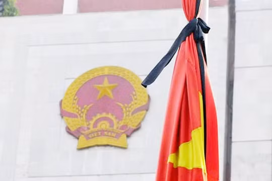 Treo cờ rủ, không tổ chức hoạt động vui chơi, giải trí công cộng trong 2 ngày Quốc tang nguyên Chủ tịch nước Trần Đức Lương