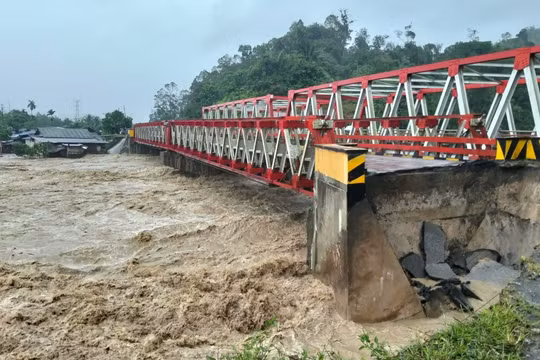 Ít nhất 10 người thiệt mạng do lũ lụt và lở đất ở Indonesia