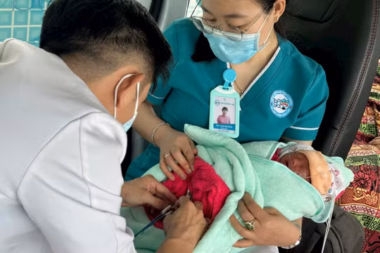 Gia Lai: Cứu sống em bé người Lào sinh non trong tình trạng nguy kịch