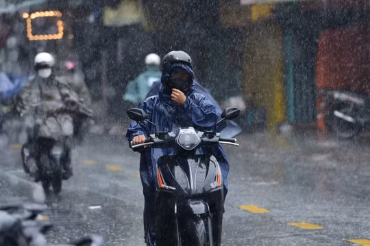 Dự báo thời tiết ngày 13/4: Không khí lạnh về, Bắc Bộ và Trung Bộ mưa dông
