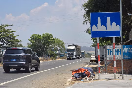 Tiếp tục xử lý bất cập về biển báo, bảo đảm an toàn giao thông