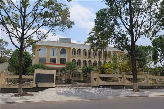 Yêu cầu báo cáo hàng tuần, xử lý dứt điểm nhà đất dôi dư sau sáp nhập