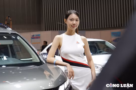Tiêu thụ ô tô tháng đầu năm 2025 lao dốc