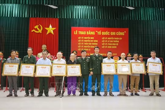 Truy tặng Bằng 'Tổ quốc ghi công' cho 9 liệt sỹ quê hương Quảng Trị