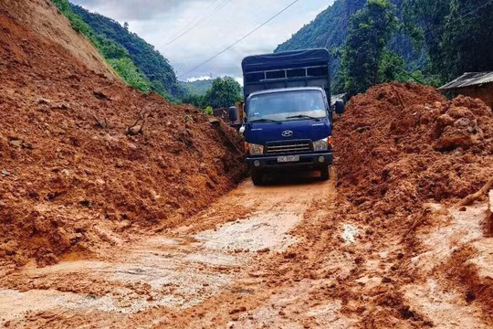 Sơn La yêu cầu triển khai biện pháp khẩn cấp ứng phó mưa lũ