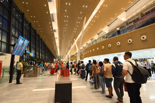 Giải bài toán quá tải cảng hàng không, sân bay