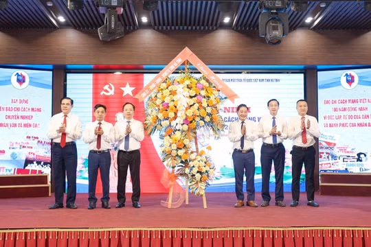 Tự hào truyền thống 100 năm – Báo chí Hà Tĩnh viết tiếp hành trình đổi mới