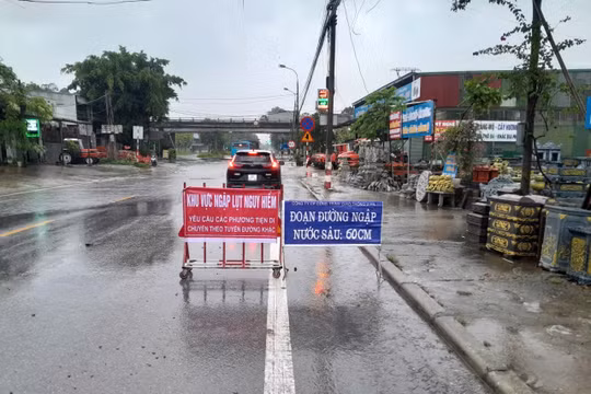Hà Nội cảnh báo dông, lốc, sét và mưa lớn cục bộ trong vài giờ tới