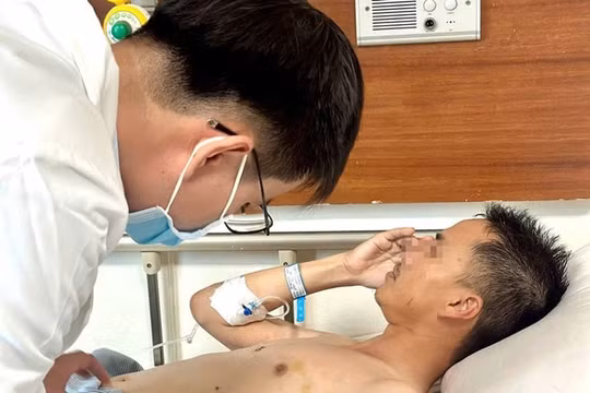 Cứu sống nam bệnh nhân bị dao chọc tiết đâm thấu ngực sau cuộc ẩu đả