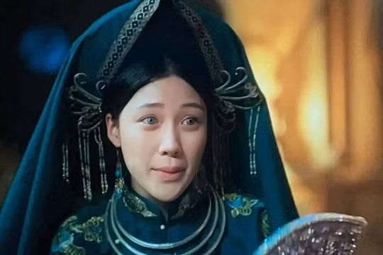 Yêu cầu cắt bỏ hình ảnh em gái Trấn Thành mặc trang phục đạo Mẫu