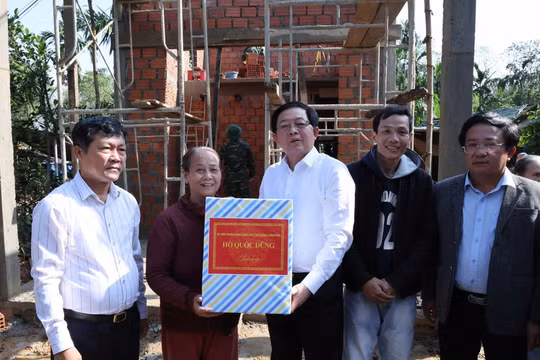 Phó Thủ tướng Hồ Quốc Dũng kiểm tra tình hình thực hiện 'Chiến dịch Quang Trung' tại thành phố Huế