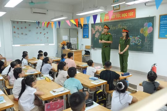 Kiểm tra, tập huấn phòng cháy chữa cháy trước ngày khai giảng năm học mới