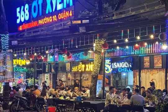 Phố ẩm thực Vĩnh Khánh lọt top nổi tiếng thế giới