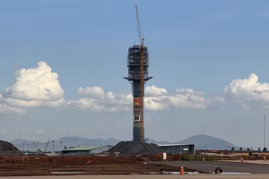 Cất nóc tháp kiểm soát không lưu Long Thành cao hơn 120m