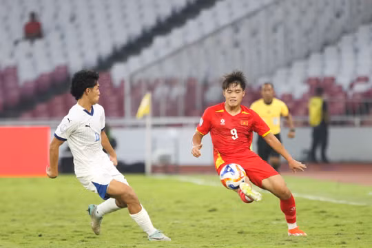 Điểm tin thể thao 26/7: Quốc Việt của U23 Việt Nam chấn thương, Nam Định chiêu mộ tuyển thủ Palestine, Thái Lan xem xét cấm Campuchia dự SEA Games 33