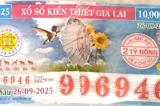 Gia Lai: Chủ nhân tờ vé số trúng giải độc đắc bị rách đã nhận hơn 1,8 tỷ đồng