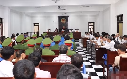 Chiêu trò cho vay tín dụng đen lãi thấp, cấu kết với nhân viên ngân hàng để thế chấp, chiếm đoạt vốn