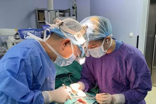 Cô gái 21 tuổi đi khám, bác sĩ bất ngờ phát hiện giới tính thật là nam