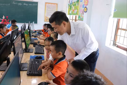 Tạm dừng sáp nhập trường tiểu học sau phản đối của phụ huynh