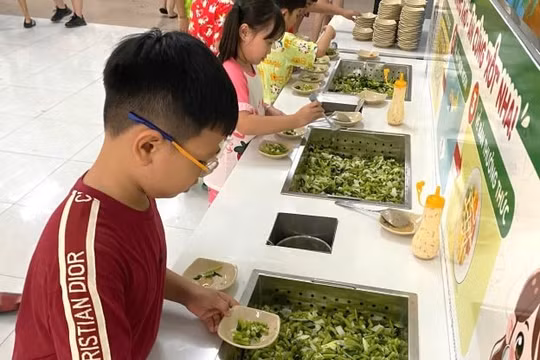 Độc đáo mô hình quầy buffet rau cho học sinh tiểu học của Ajinomoto