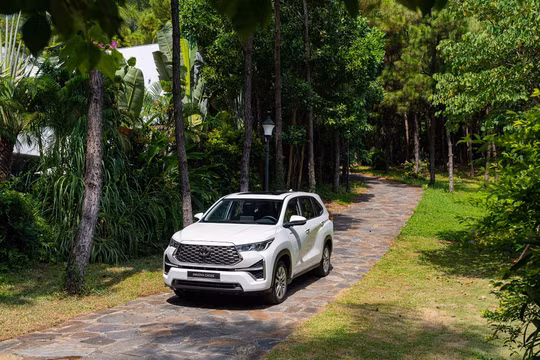 Phía sau cú bứt tốc doanh số ô tô hybrid 6 tháng đầu năm
