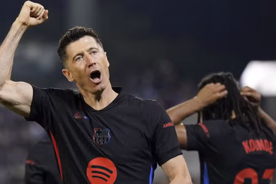 Barca nới rộng khoảng cách với Real trong cuộc đua vô địch La Liga