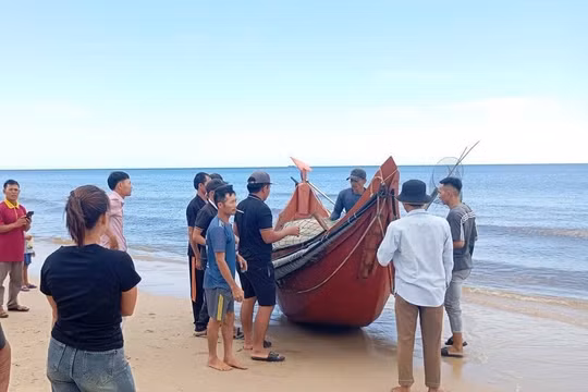 Quảng Trị: Khẩn trương tìm kiếm ngư dân mất tích khi đánh bắt trên biển