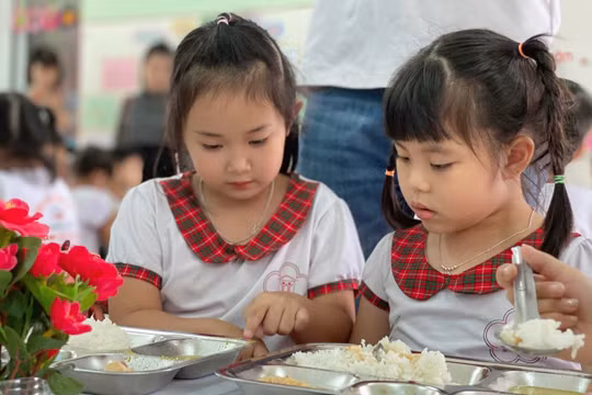Thiếu 120.000 giáo viên, năm học mới tuyển dụng thế nào?