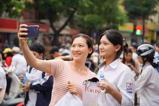 Bùng nổ 'bảo hiểm' mùa tuyển sinh, thí sinh lao vào cuộc đua IELTS giành suất vào đại học