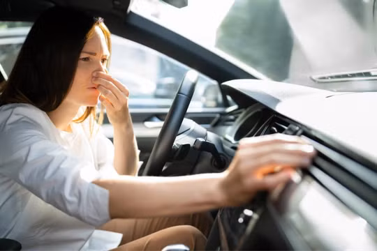 Mùi khét từ hệ thống sưởi xe cảnh báo điều gì
