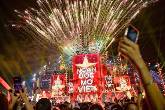Thủ tướng Phạm Minh Chính đến dự và phát biểu tại đại nhạc hội 'V Fest - Vietnam Today'