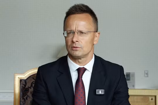 Ngoại trưởng Hungary tuyên bố không bao giờ viện trợ vũ khí cho Ukraine
