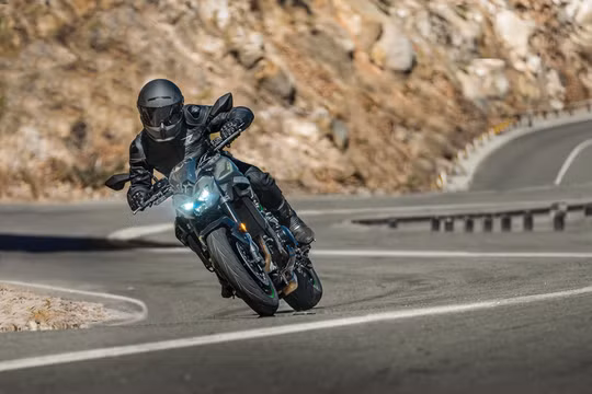 Kawasaki Z900 2025 giá 299 triệu đồng về Việt Nam