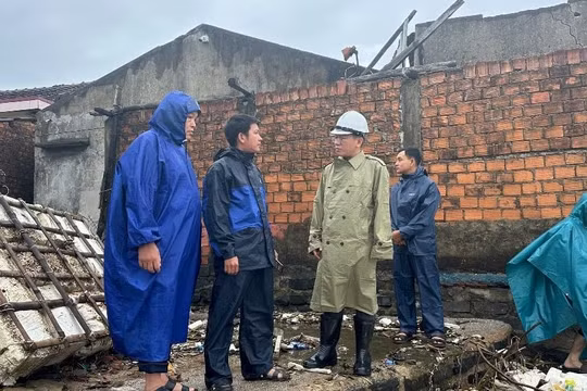 Quảng Ngãi: Biển Sa Cần sạt lở nghiêm trọng, 30 hộ dân thấp thỏm lo âu