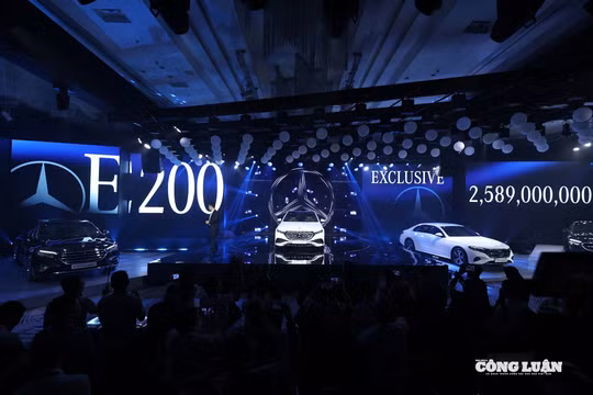 Mercedes-Benz E-Class 2025 chính thức ra mắt khách Việt