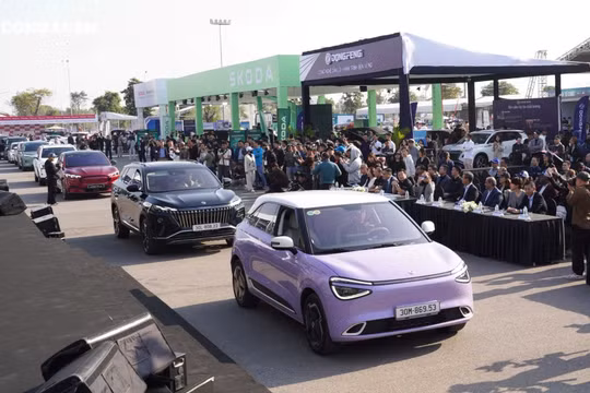 Khai mạc triển lãm ô tô, xe máy Vietnam Mobility Show 2025